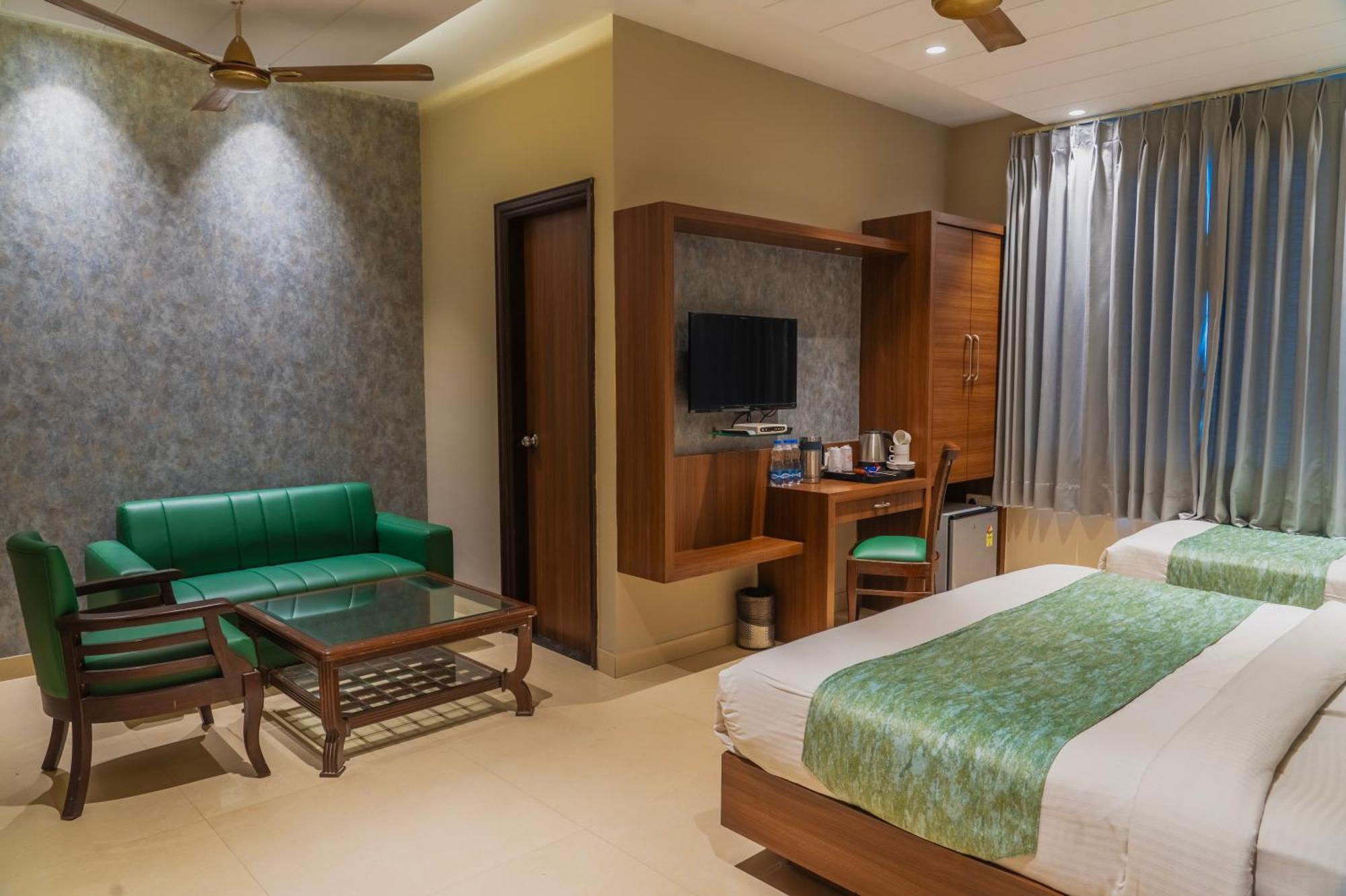 Hotel Amritsar International 2 Min Walk From Amritsar Bus Stand Exterior foto